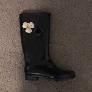 Black rain boots ☔️